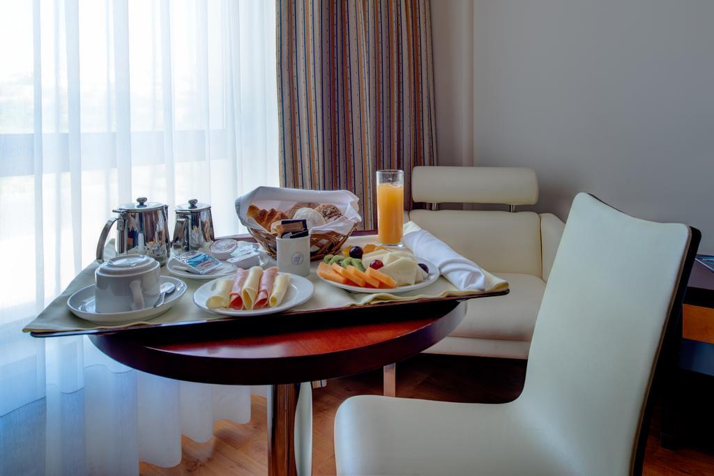 Vip Executive Santa Iria Hotel Санта-Ирия-ди-Азоя Экстерьер фото